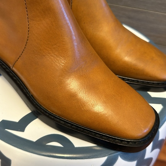 Tory Burch Chelsea boot. Camel leather, size 7. - Picture 5 of 6